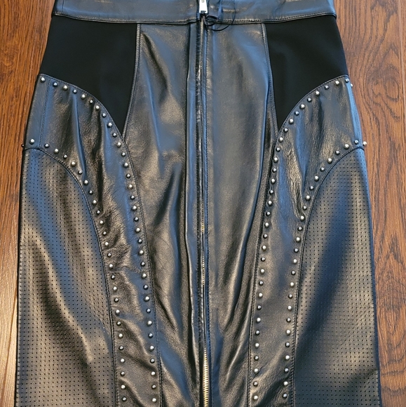 Flash sale⚡️Versace Leather Skirt size 44 - Picture 3 of 13
